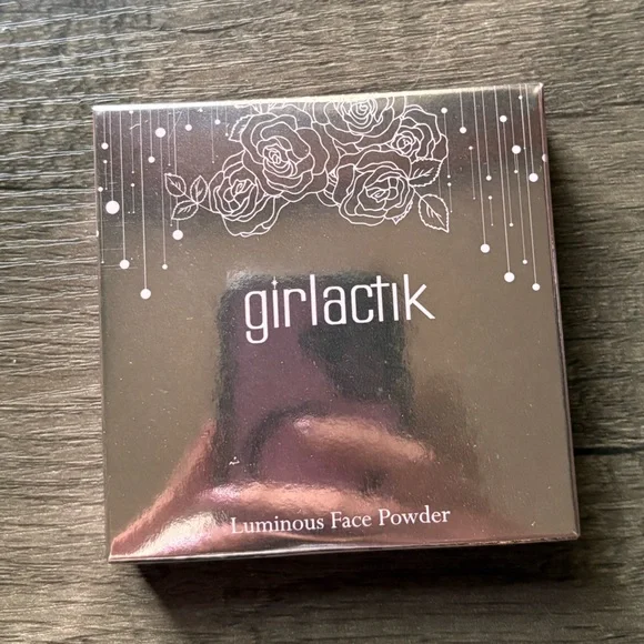 Girlactik | Luminious Face Powder in Neutral - Picture 3 of 4